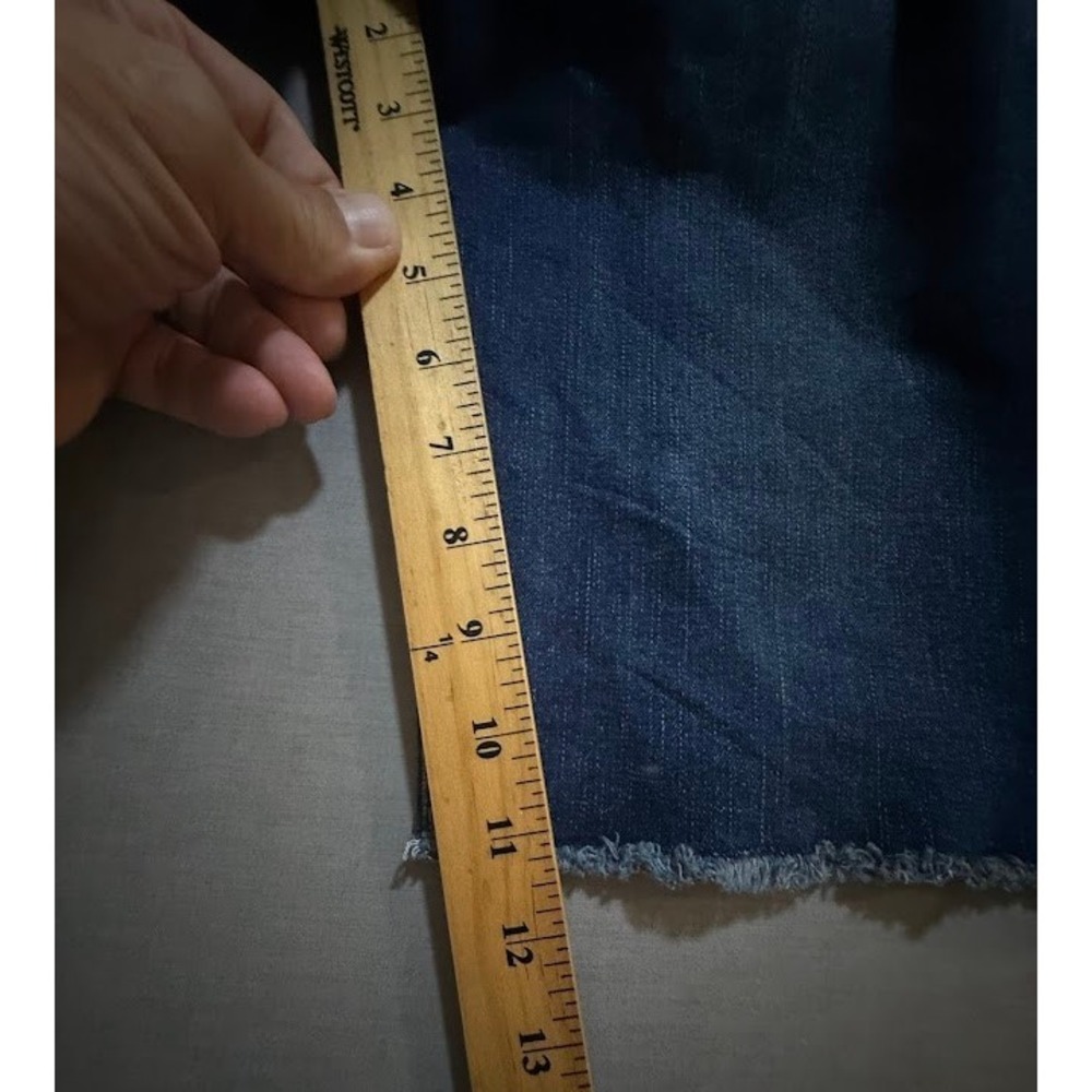 True Religion Ricky Relaxed Straight Denim Shorts Mens Distressed Raw Hem 33X11 - Picture 8 of 9
